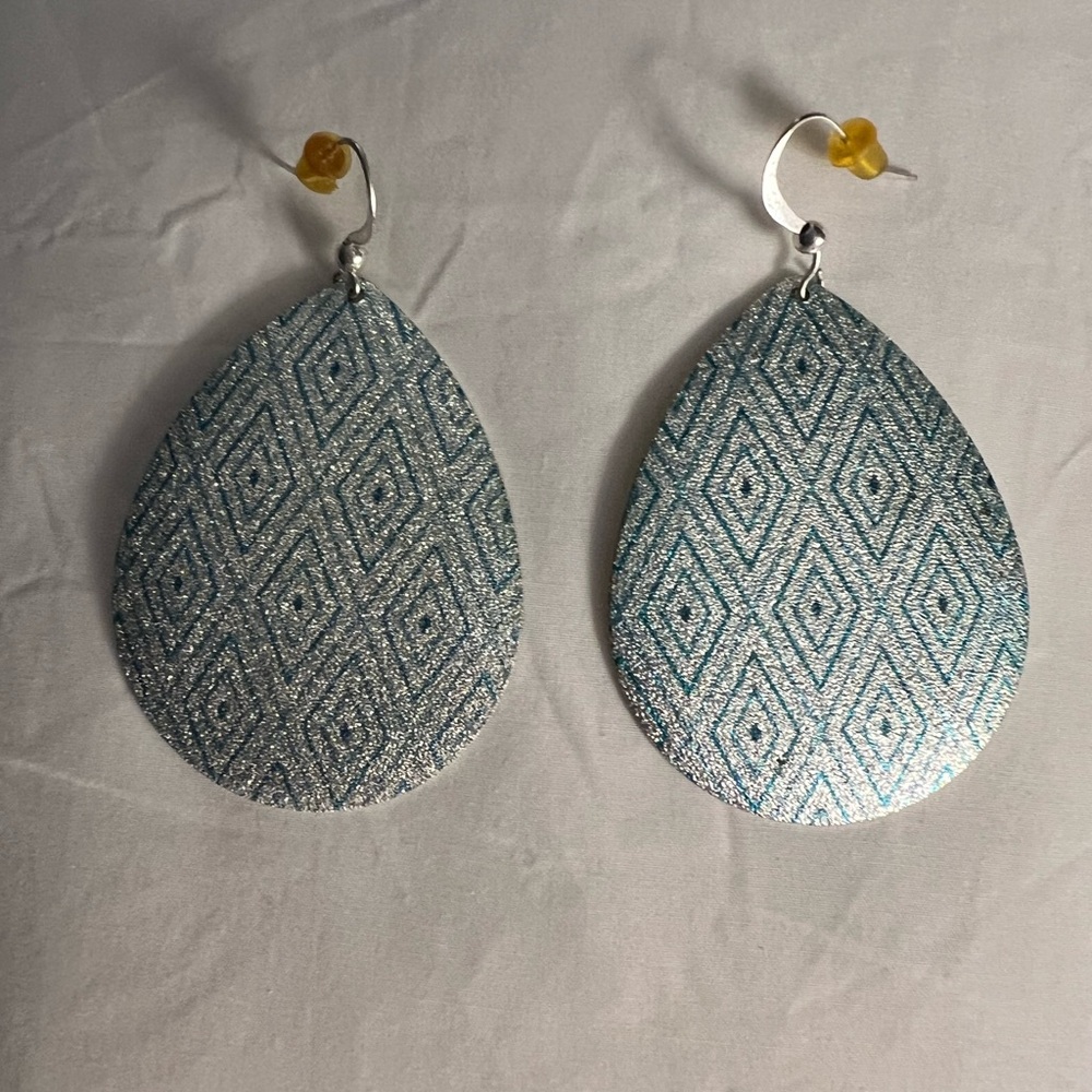 Lightweight teardrop shaped pierced earrings